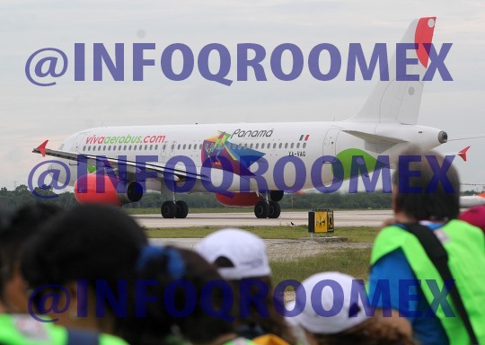 Desde la Pista del Aeropuerto internacional de Cancún
