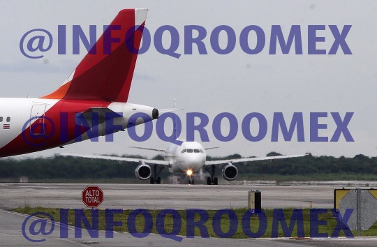 Desde la Pista del Aeropuerto internacional de Cancún
