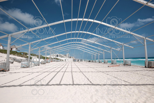 Enorme estructura en Playa Delfines