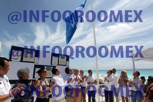 Izamiento de la  bandera  �Blue Flag� en Playa Delfines 