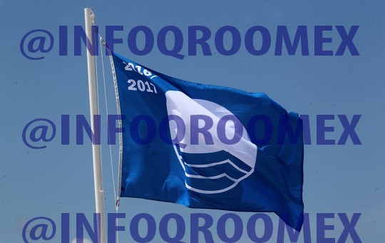 Izamiento de la  bandera  �Blue Flag� en Playa Delfines 