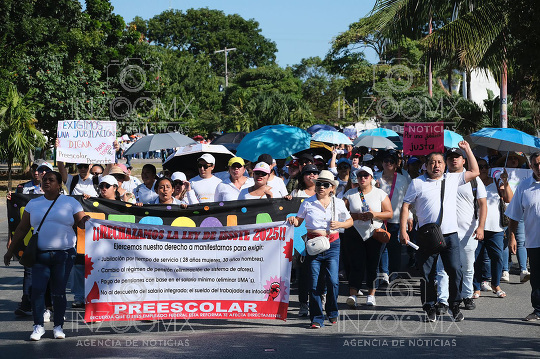 Maestros de Quintana Roo protestan