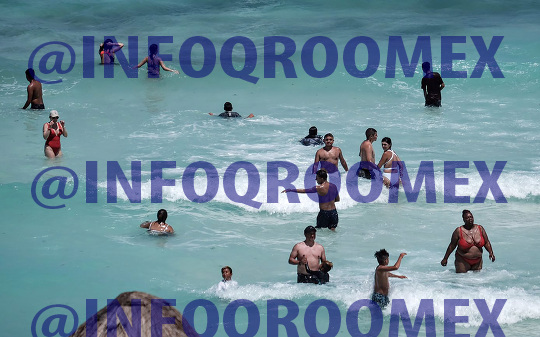 Playa Delfines libre de sargazo