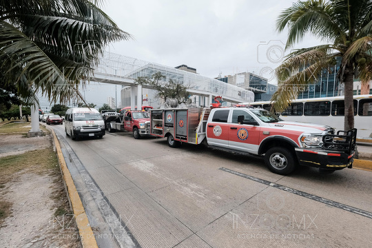 Accidente en el carril de alta de la Avenida Tulum