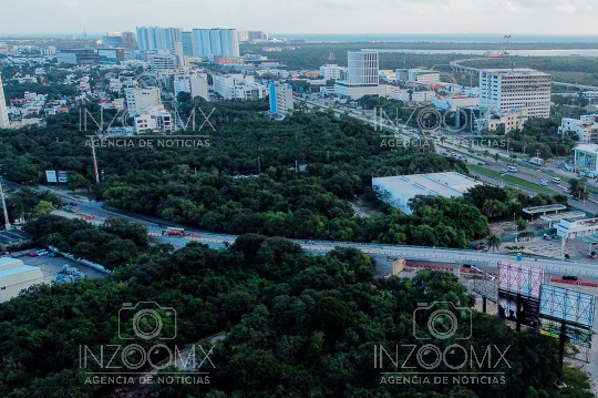 Vistas del Distribuidor Vial en la Avenida Tulum