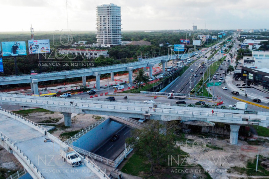Vistas del Distribuidor Vial en la Avenida Tulum